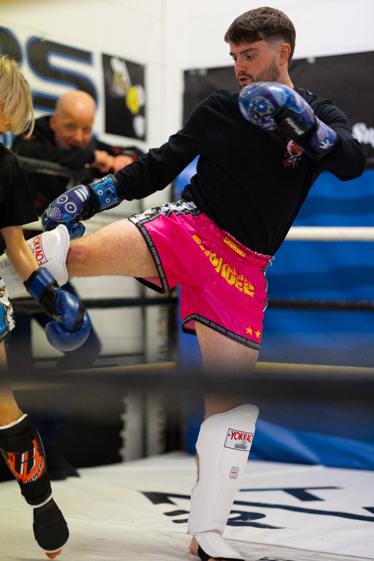 Coach throwing a head kick in the Chokdee ring